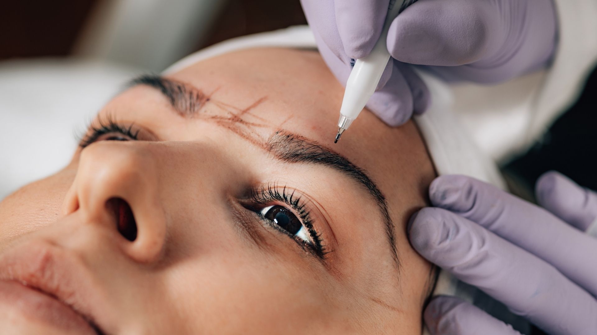 Szálazott szemöldök tetoválás az Apollon Beauty kozmetikában